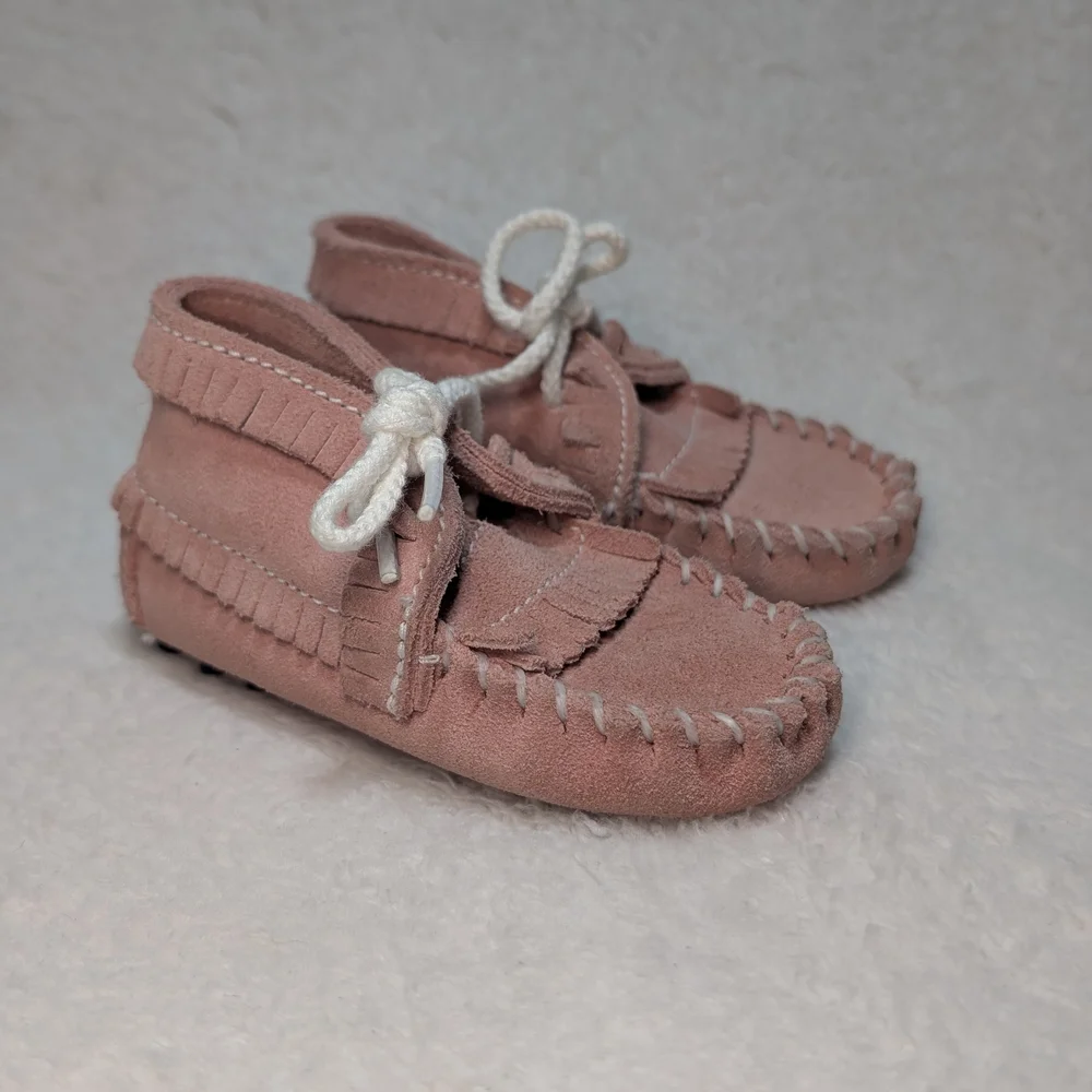 Minnetonka Toddler Size 3 Soft Pink Moccasins Fringe Suede Lace Tie